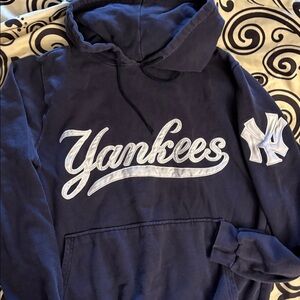 Vintage rare majestic tag
Yankees embroidered
Front & sleeve logo
Comfortable